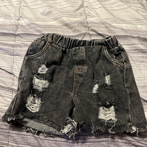 SHEIN Kids Black Distressed Jean Shorts - Picture 1 of 2
